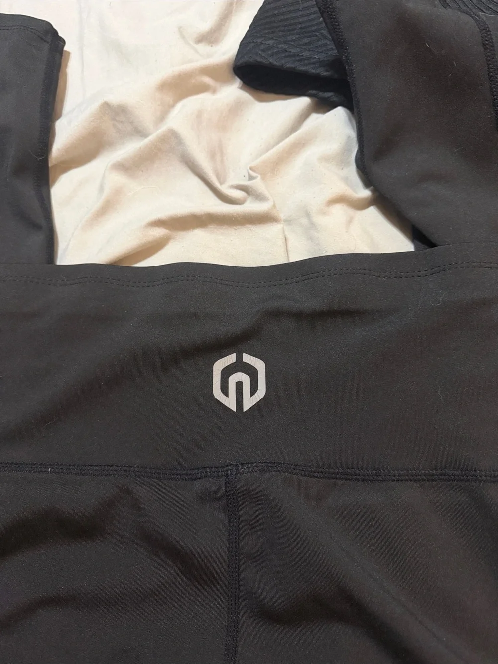 Black High-Waist Pocket Leggings - Picture 4 of 4